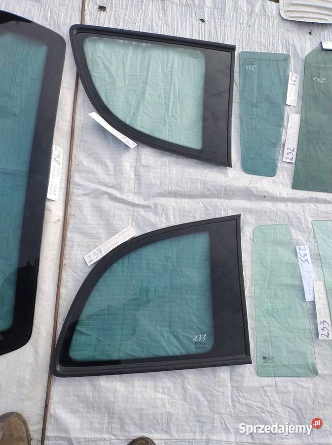 Szyba karoseryjnA przykręcana tylna lewa i prawa Zahajki-Kolonia