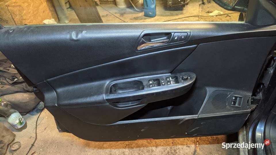 Boczki czarne skórzane passat b6 kombi osobowe Sanok