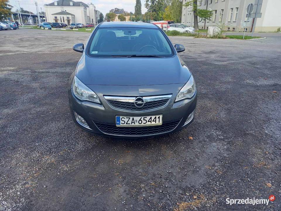 Opel Astra J Zadbany Krajowy Niski przebieg Zawiercie sprzedam