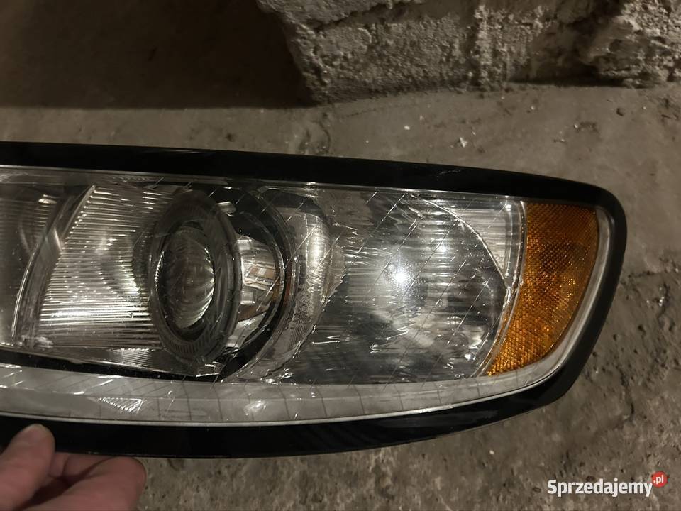 Lampa VOLVO V50S40 LIFT lewa przód soczewka Poznań