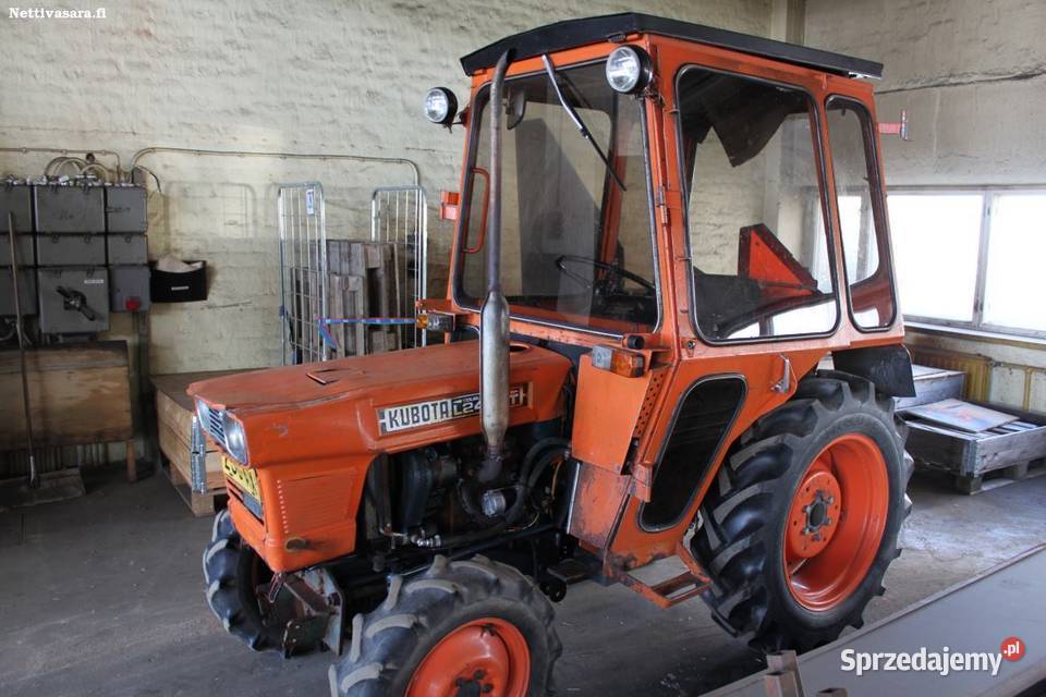 Kubota 245DT 4x4 zarejestrowany na części Skrzynia biegów Manualna Ciągniki sprzedam