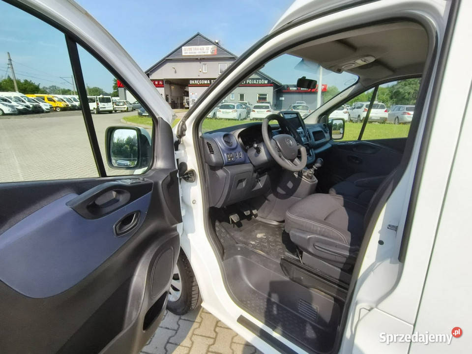 Opel Vivaro 16 cdti 145 ambulans karetka nosze Kęty