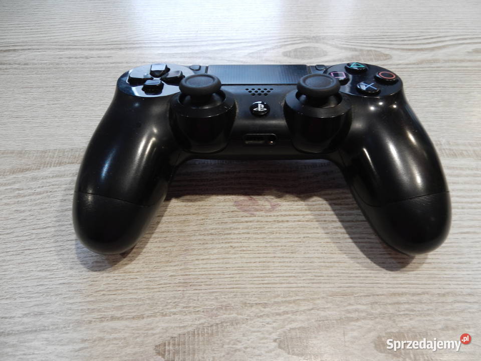 Konsola 4 Sony cuh2216b 1T pad 3 x gra 4