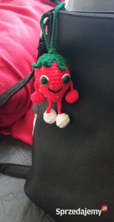 Brelok do kluczy wykonany na szydełku truskawka Łask