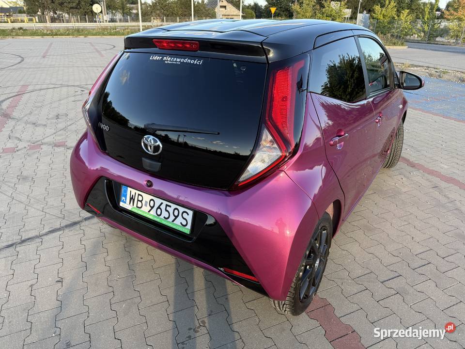 Wyjątkowa Toyota Aygo Magenta salon Polska kupiony w polskim salonie Aygo