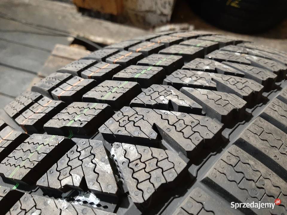4x Opona nieużywana zimowa 26545R18 DUNLOP 234 Samochodowe podlaskie