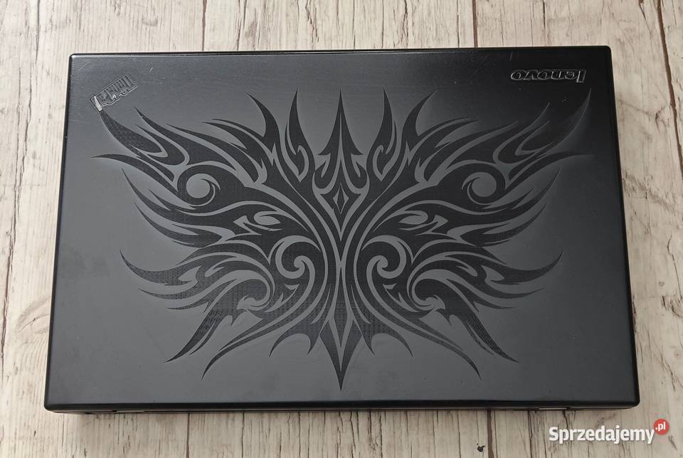 Personalizacja laptopa kompa grawer na klapie