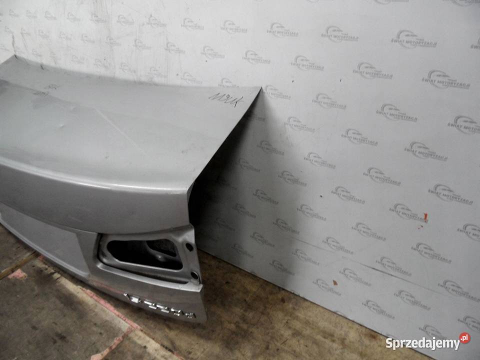 LEXUS IS II 08r klapa tył