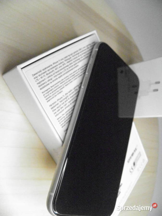 iPhone 11 64 gb z akcesoriami