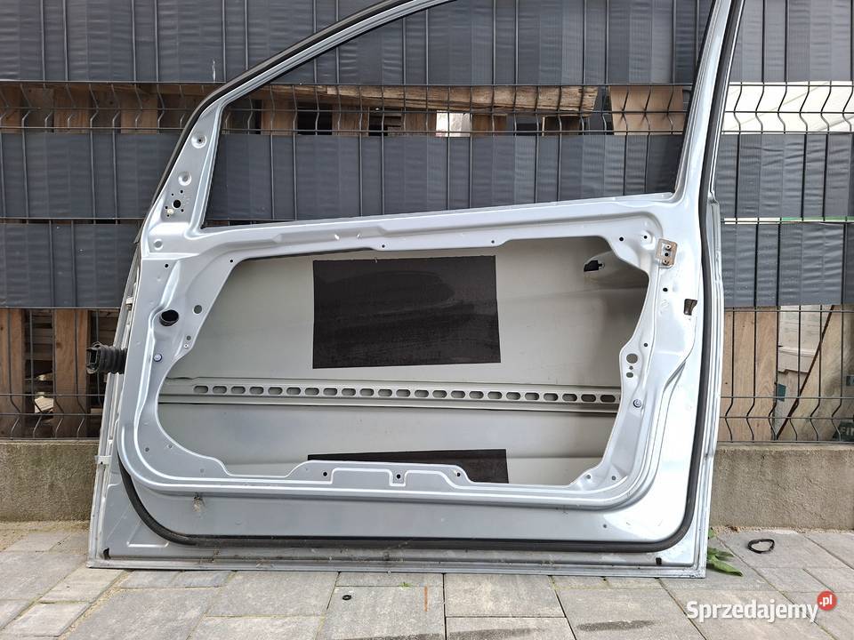 Przednie prawe drzwii do mercedesa w169