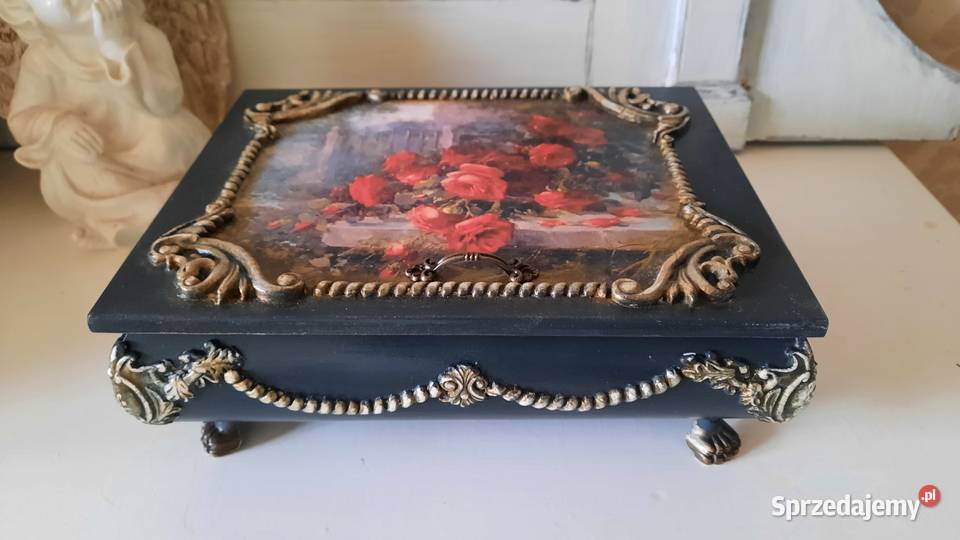 Stylowa szkatułka z rózami