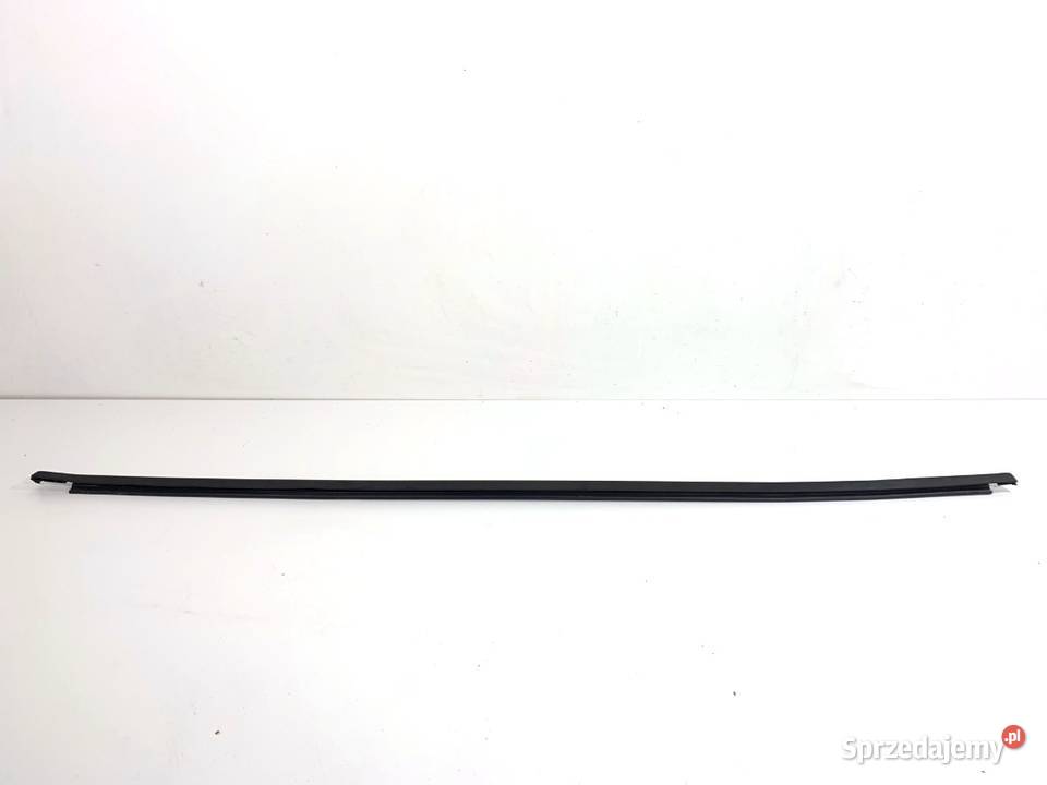 LISTWA ZGARNIAJĄCA TYŁ PRAWY SKODA OCTAVIA III Części samochodowe