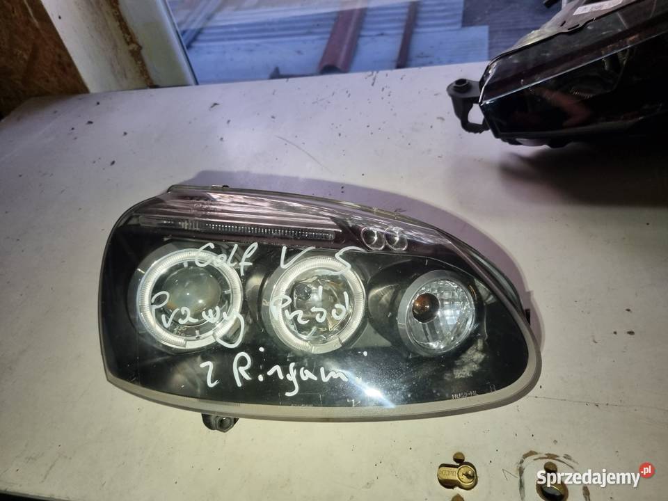 VW Golf V 5 Lampa z Ringami Junyan Prawa Skawina