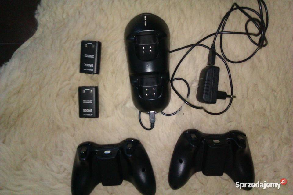 Xbox 360 E Console plus dodatkowe akumulatorki Pozostałe Warszawa