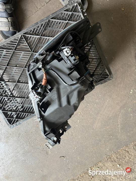 Lampa przednia lewa Mazda 2 DJ Chodów sprzedam