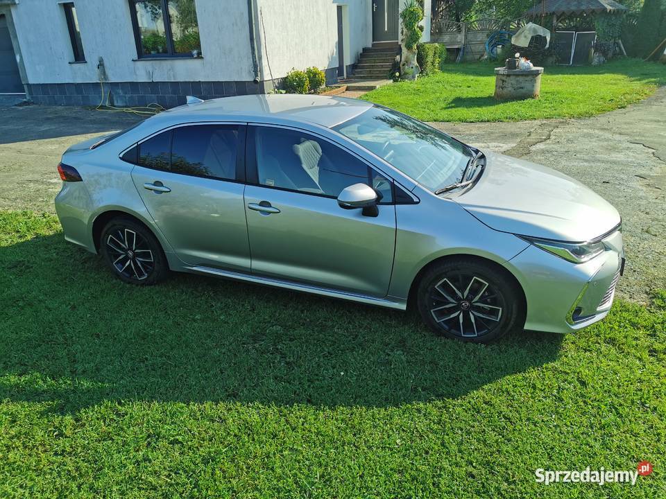 Toyota Corolla Prawie nowa Full LED radar Roszki Leśne