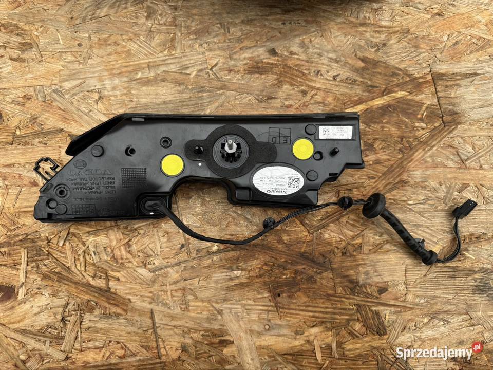 Lampa tył tylna prawa rh w klapę Volvo C40 wielkopolskie Międzychód