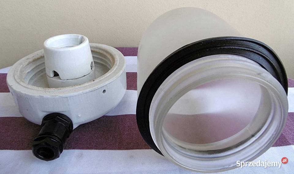 Lampa hermetyczna wisząca z matowym kloszem E 27