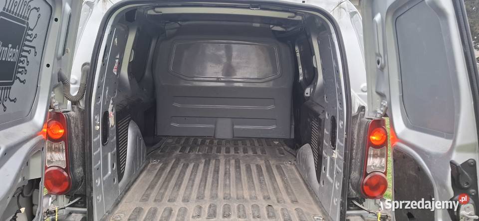 Peugeot Partner przedłużany 3 osobowy Niedrzwica Duża