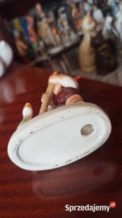 Figurka chłopca z gąską sprzedam