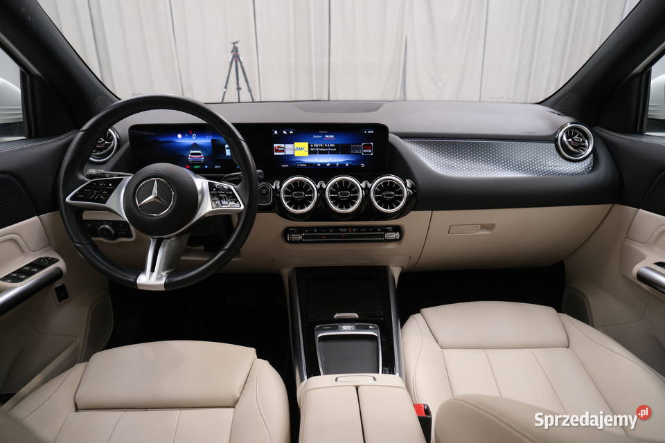 MERCEDESBENZ EQA 300 2024 EE 228 mazowieckie