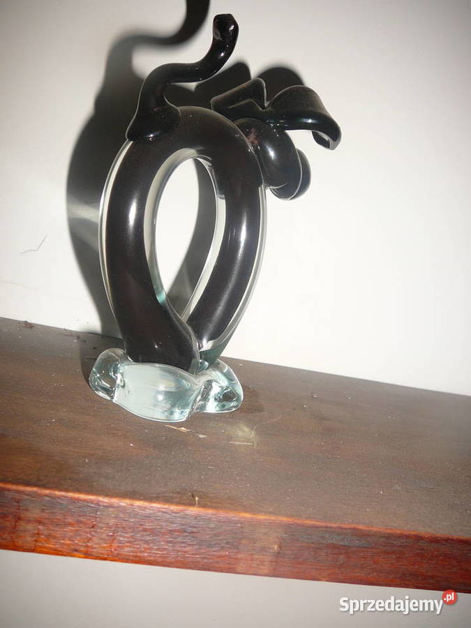 Rzeźba brązowy pies szkło