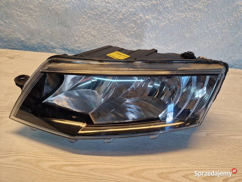 Lampa Skoda Oktawia III przed liftem Przednia wielkopolskie Kwilcz