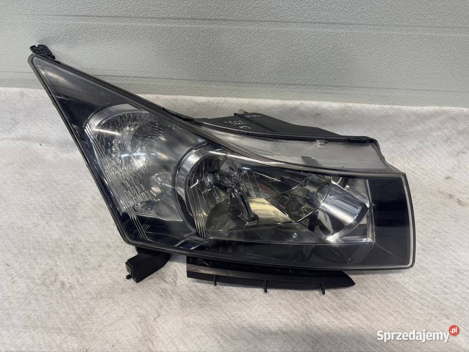 Lampa prawy przód Chevrolet Cruze J300 Jasienica