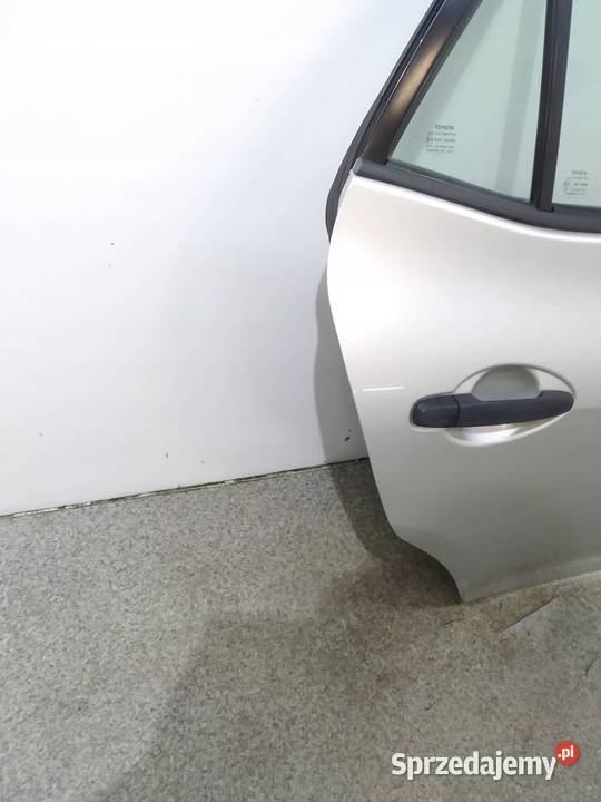 DRZWI PRAWE TYŁ SREBRNE Toyota Auris I 20062012
