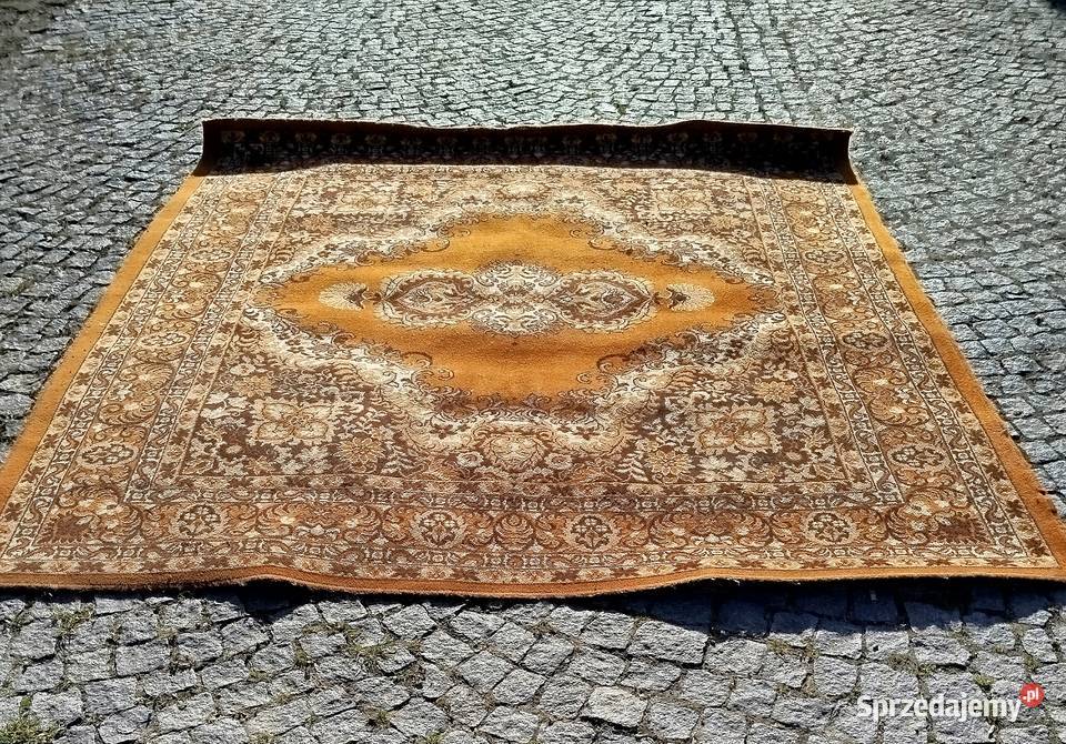 Dywan 250x230 brązowy z wzorami obszyty używany Kraków