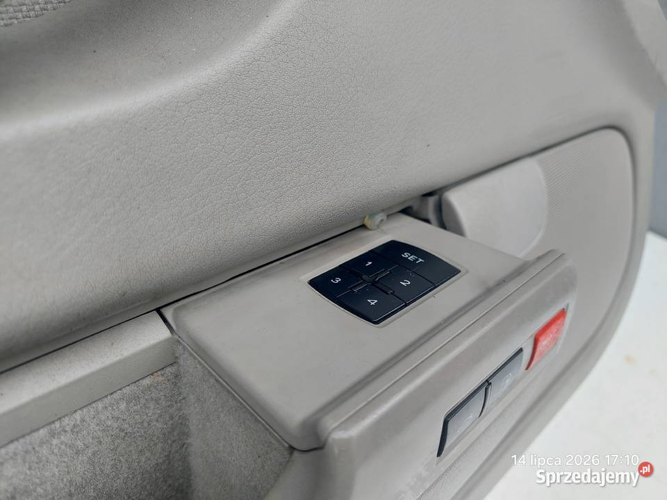 AUDI A8 D3 42 TDI 0510 TAPICERKA DRZWI LEWA Wyposażenie wnętrza Włoszczowa