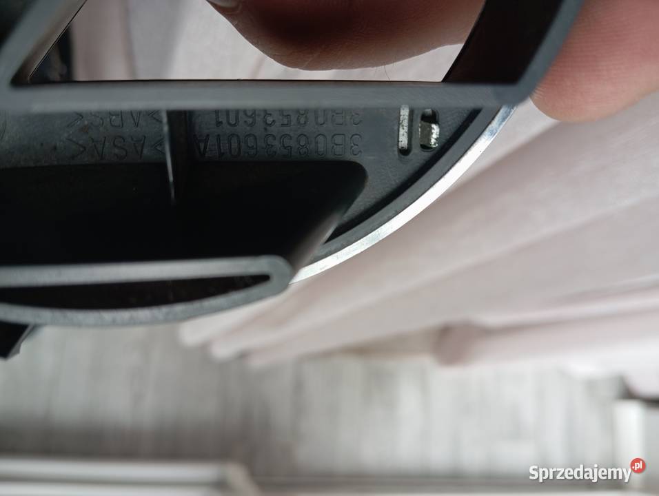 ZNACZEK EMBLEMAT VW PASSAT B5 LUPO 3B0853601