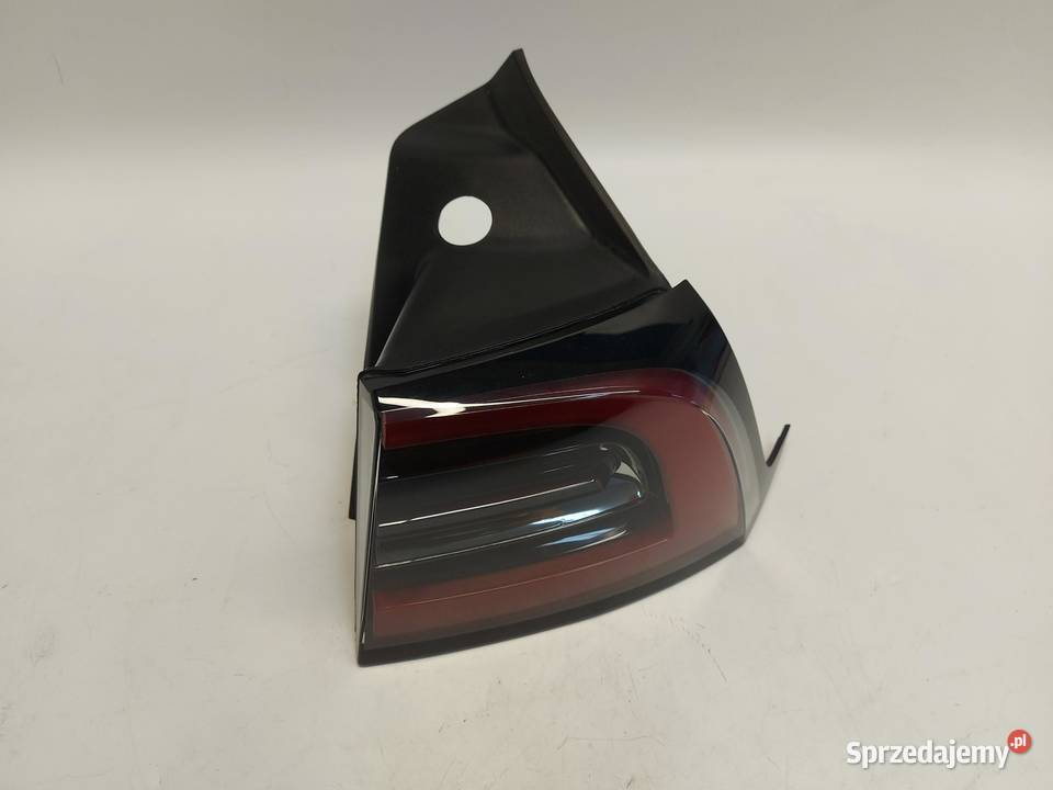 TESLA MODEL Y 2024r LAMPA PRAWA TYŁ TYLNA osobowe sprzedam