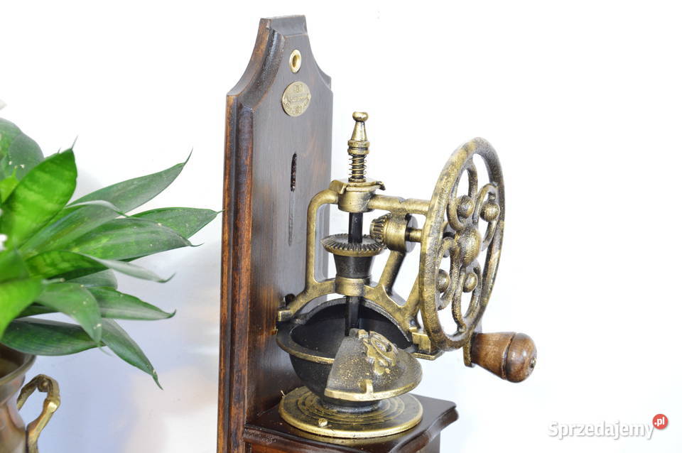 drewniany MŁYNEK do kawy żeliwny z kołem