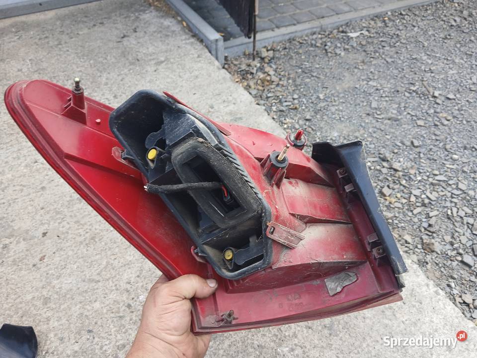 Lampa prawa tył tylna Peugeot 407 SW Kombi prawe małopolskie Radłów