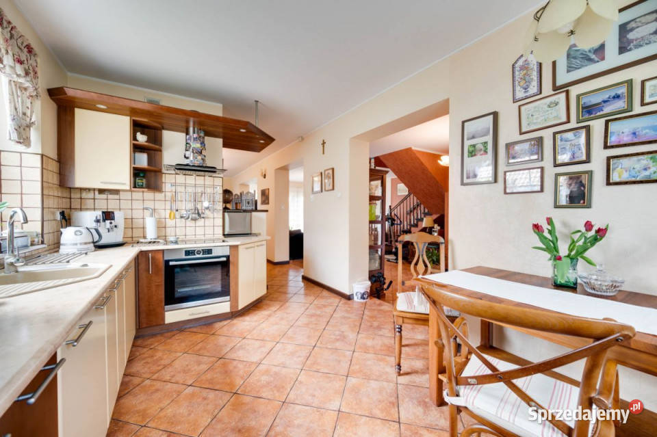 Sprzedaż domu wolnostojącego 300m2 Rumia sprzedam