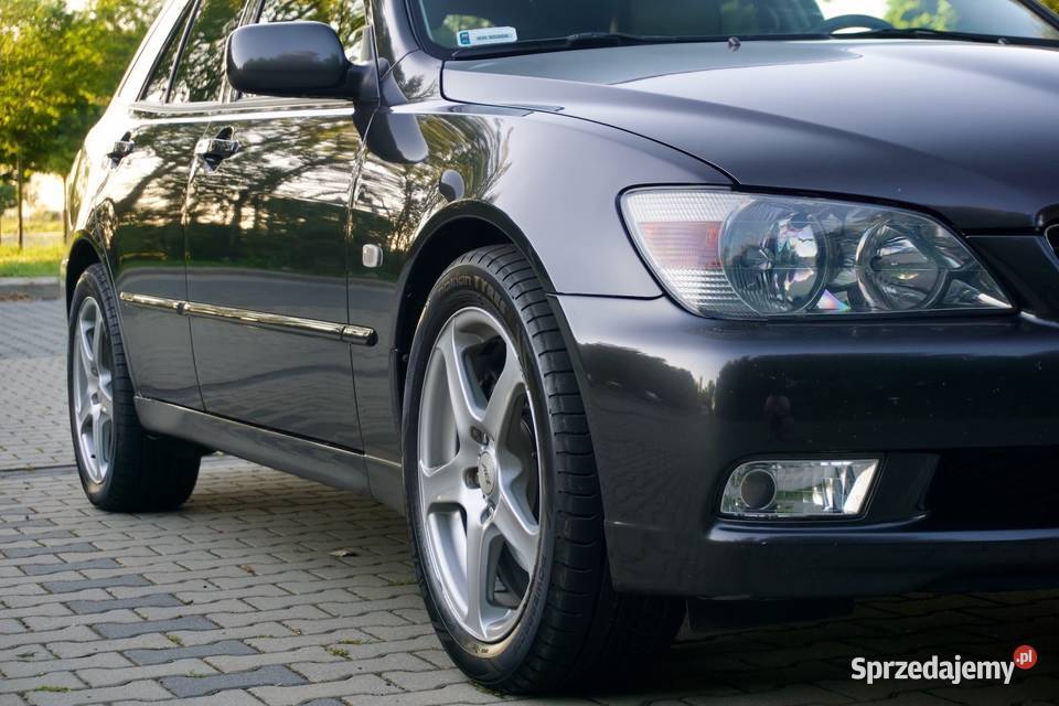 Lexus IS200 SportCross tył napęd manual 214 2x Strumiany