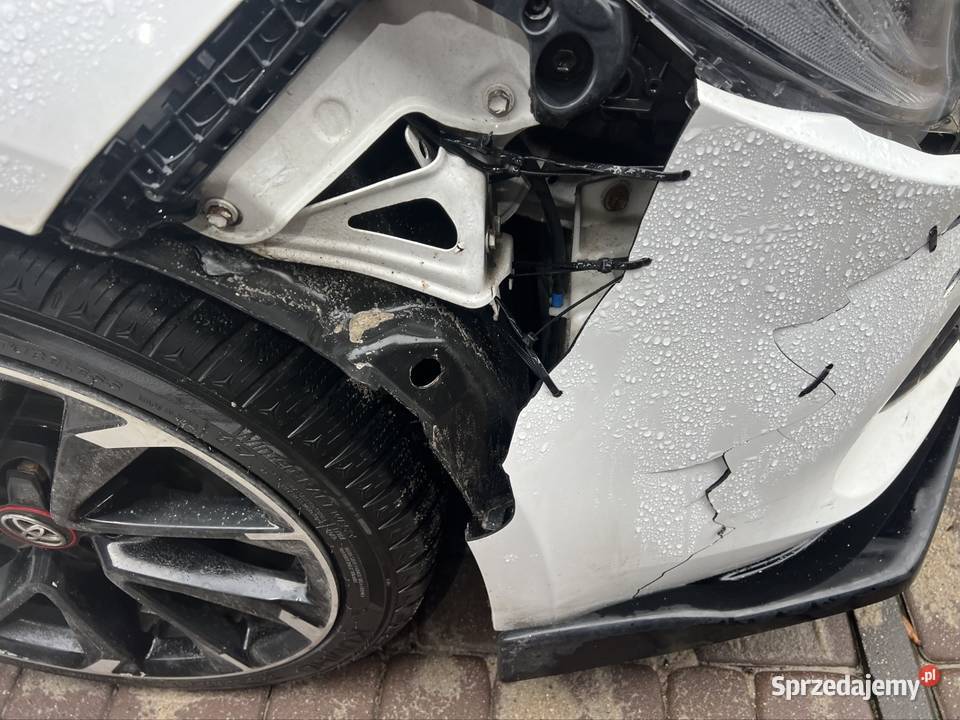 Toyota Corolla combi hybryda uszkodzona Radom
