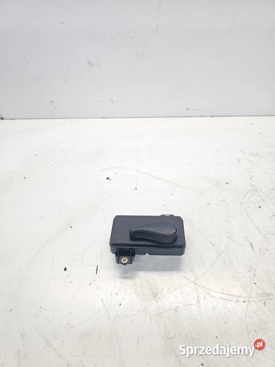 PRZEŁĄCZNIK REGULACJI FOTELA PRAWY AUDI A3 8L Motoryzacja Przystajń