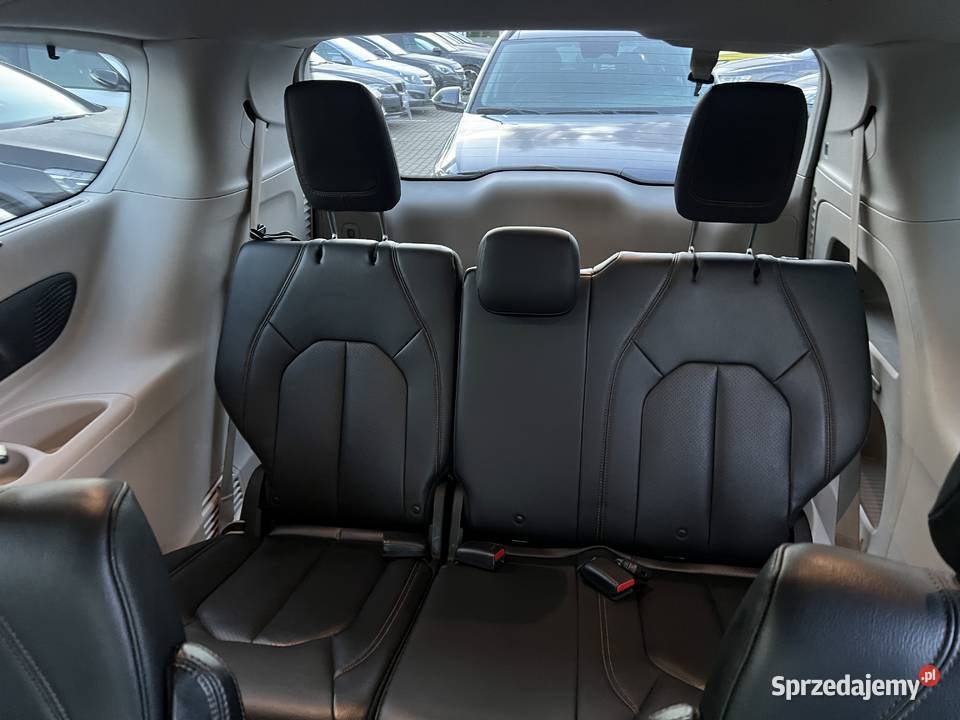Chrysler Pacifica 2017 podgrzewane fotele Pacifica Warszawa