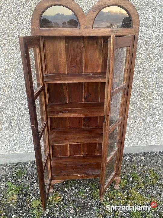 Przeszklona witryna z łukami drzewo indyjskie mazowieckie