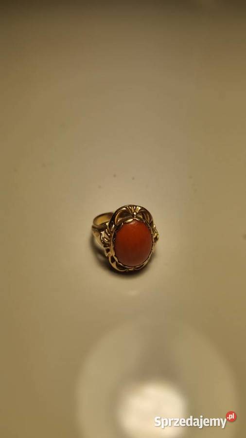 Złoty pierścionek z koralem Gdańsk