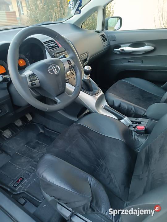 TOYOTA AURIS 16 VALVEMATIC światła przeciwmgielne Podlesice