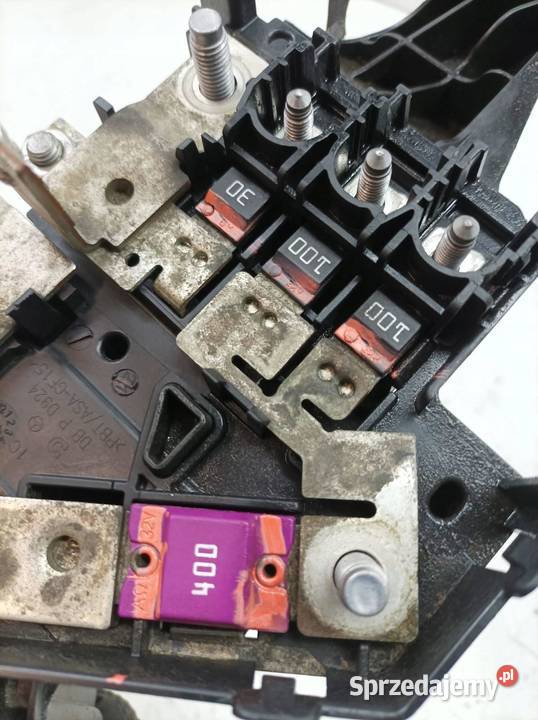 SKRZYNKA BEZPIECZNIKÓW A2135400350 20 D 194 sprzedam