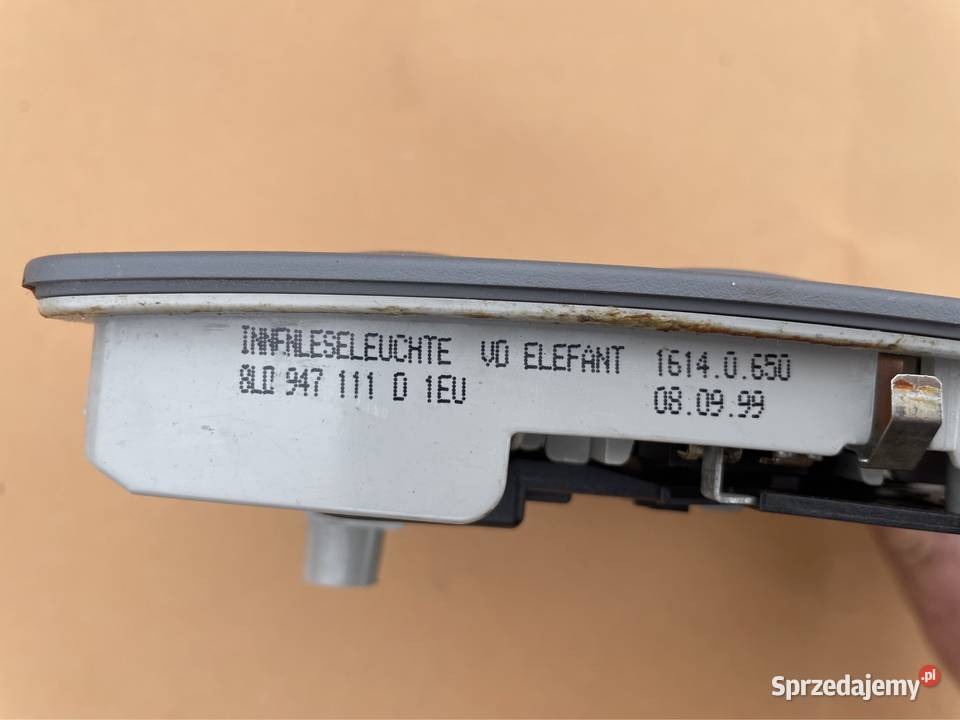 Lampka podsufitki 8L0947111 audi a3 8L Szczecin