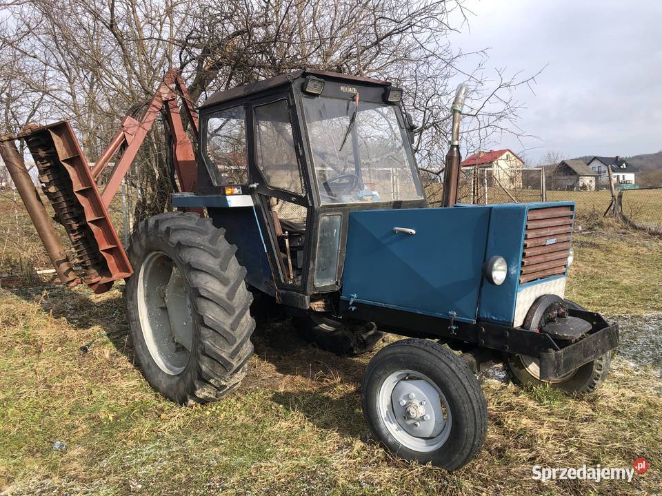 Niebieski ciągnik fiat podkarpackie Prusiek