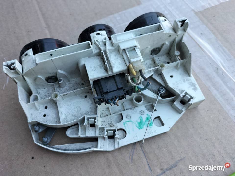 Panel nawiewu klimatyzacji 1J0819045F VW Polo 6N Kamień-Kolonia