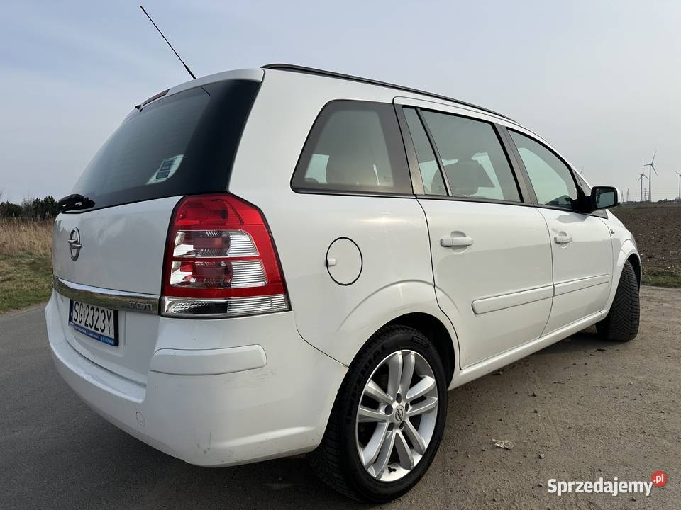 Opel Zafira B 2013 7 osób 17 D 222 Przebiegu 110KM Oława sprzedam