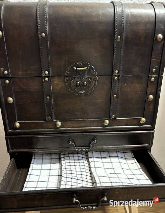 Praktyczny kufer na Majówkę sprzedam