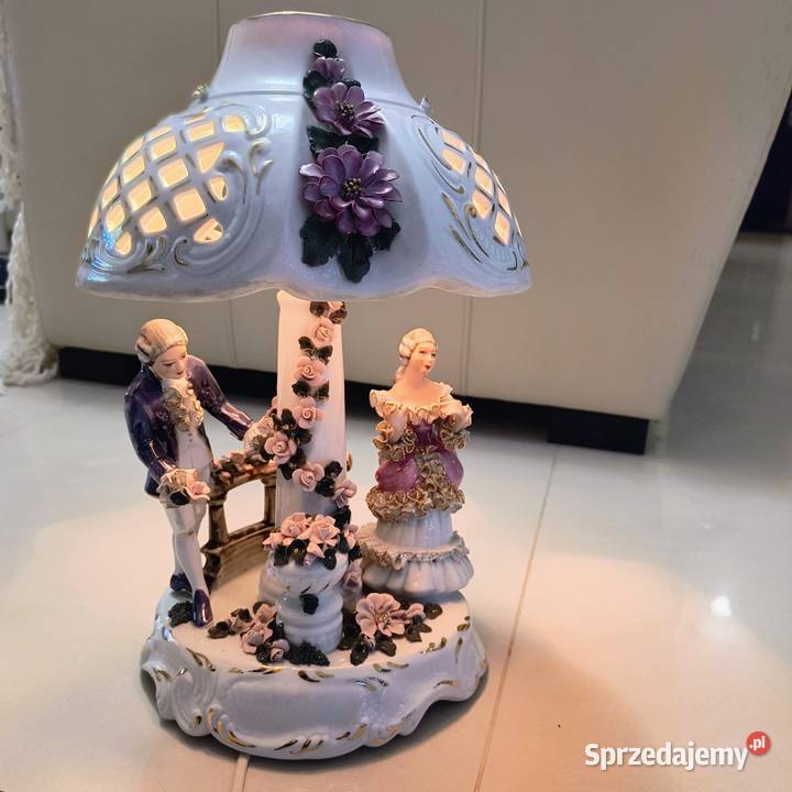 Lampa porcelanowa z figurkami Olszewnica Stara